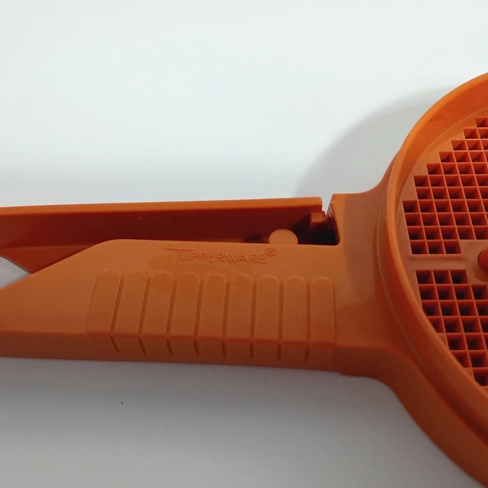 Tupperware Orange Sift-it Sifter Hand‎ Held Flour Powdered Sugar